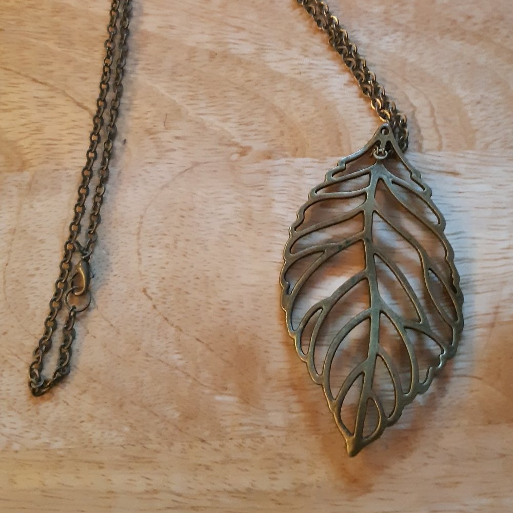 Leaf Neckless - Picture 2 of 5
